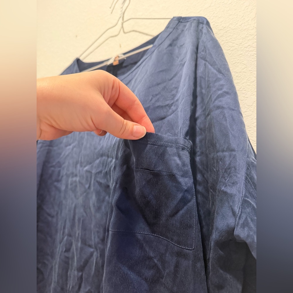 Lunya Nordstrom navy blue silk short sleeve t shirt top and shorts pajama set - Picture 6 of 11